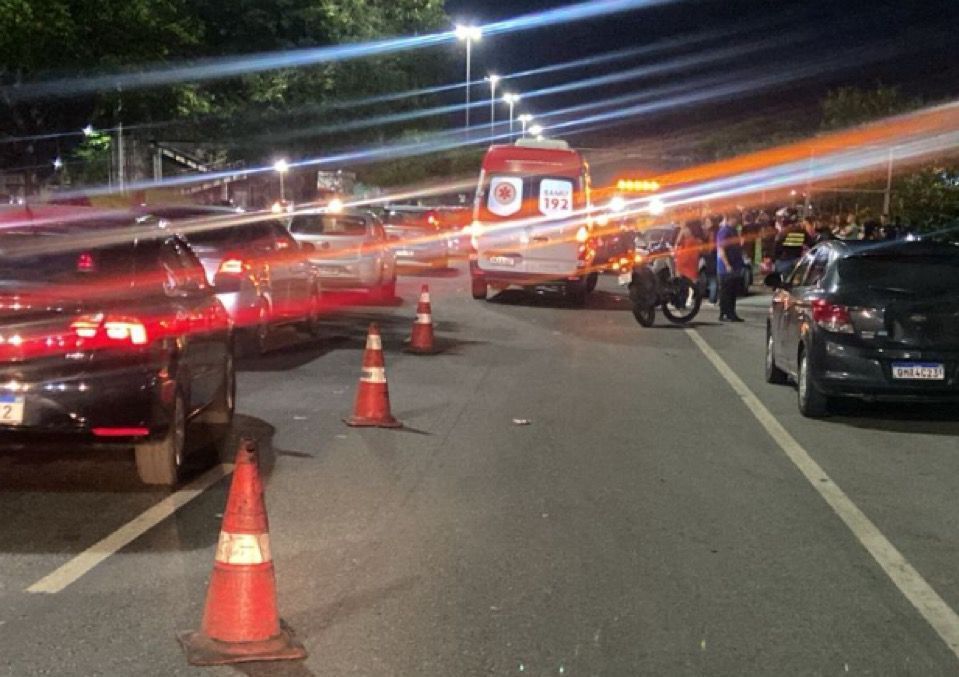 Motorista atropela e mata duas pessoas que saíam de festa, no Rio de Janeiro