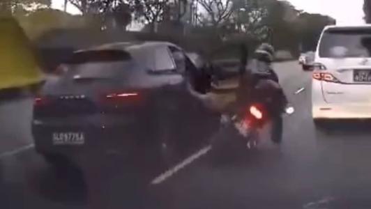 Motorista derrubou duas motos