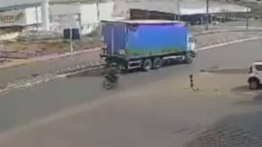 Motorista do caminhão tem 19 anos e não tem carteira de habilitação