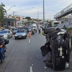 Capotamento trava o trânsito na avenida Cristiano Machado, em Belo Horizonte