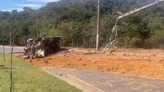 Motorista estava inconsciente quando foi socorrido pelos bombeiros