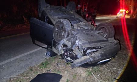 Motorista ficou ferido após capotamento na MG-133 em Tabuleiro (MG)