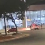 Vídeo: motorista em Ford Ka tenta atropelar militares durante fuga pelas ruas de Sete Lagoas  
