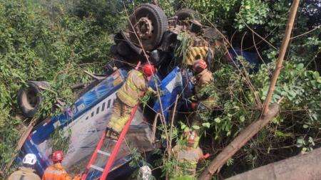 Motorista foi socorrido com uma fratura no braço