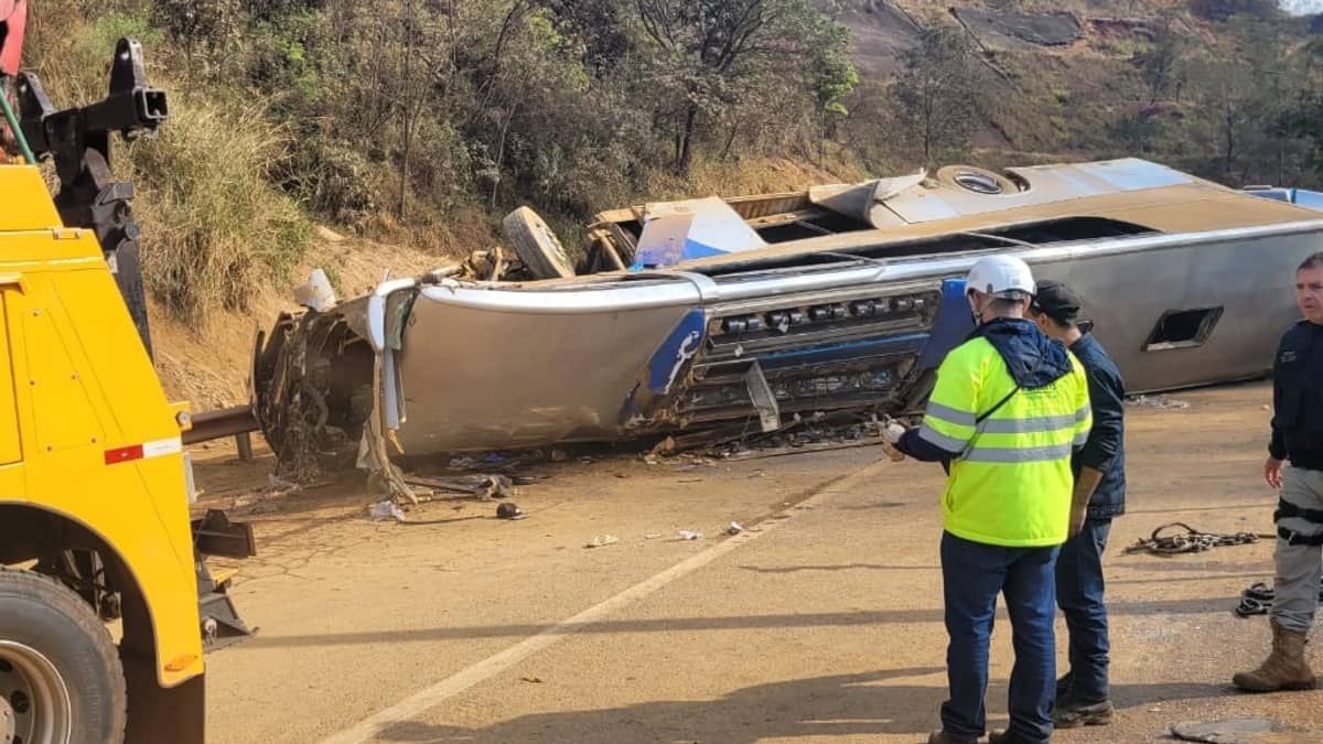 Motorista do ônibus com torcedores do Corinthians deixa CTI, mas estado de saúde é delicado 
