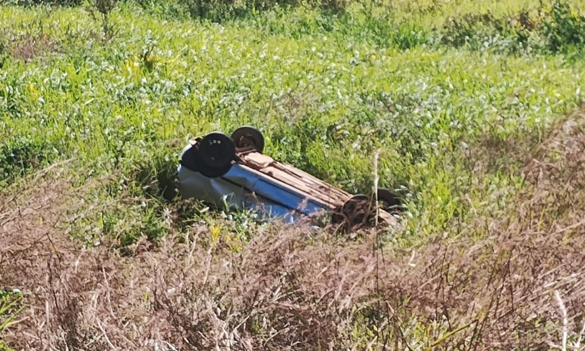Motorista morre após capotamento na MG-133 em Tabuleiro (MG)