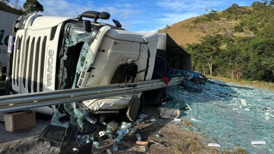 Motorista perdeu o controle da direção em uma curva