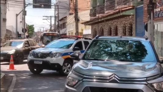 Motorista tem carteira, carro e celular apreendidos
