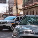 Motorista de app é enforcado por passageira e tem carro roubado em Varginha