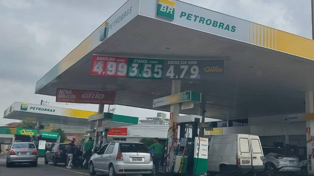 Litro da gasolina já é encontrado por menos de R$ 5 em postos de Belo Horizonte