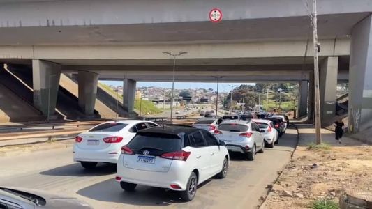 Motoristas enfrentam trânsito lento no sentido Contagem e Betim