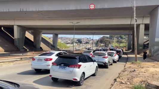 Motoristas enfrentam trânsito lento no sentido Contagem e Betim
