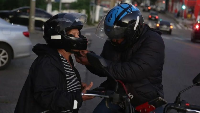 Palavra Aberta debate a regulamentação de aplicativos de transporte por moto no Brasil