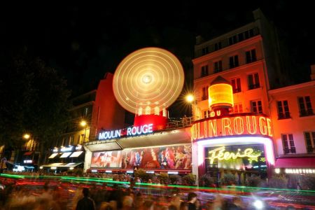 Pás do Moulin Rouge de Paris voltam a girar