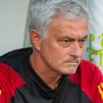 José Mourinho exibe tatuagem em homenagem a títulos europeus