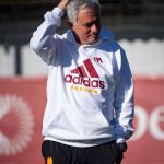 Roma anuncia demissão de José Mourinho