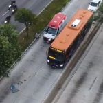Vídeo: pedestre morre atropelado por táxi na pista do Move da Antônio Carlos