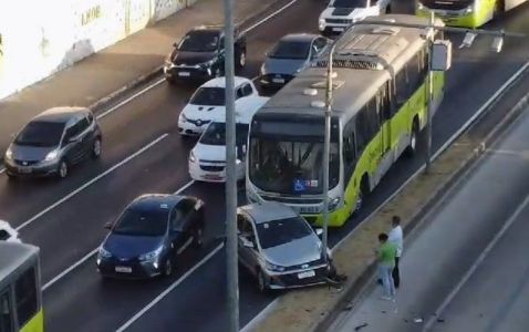 As duas novas estações devem beneficiar 54 mil usuários. Nesse sábado, no entanto, o movimento foi tranquilo. Poucos passageiros usaram o novo serviço