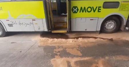 As duas novas estações devem beneficiar 54 mil usuários. Nesse sábado, no entanto, o movimento foi tranquilo. Poucos passageiros usaram o novo serviço