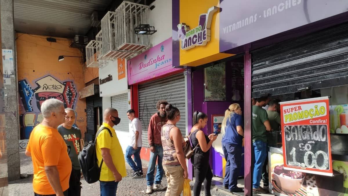 Concorrência fica dividida sobre salgado a R$ 1 no Centro de Belo Horizonte: 'Milagre'