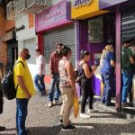 Lanchonete do Centro de Belo Horizonte que vende salgado por R$ 1 tem fila o dia inteiro: 'Amo'