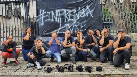 Movimento pela liberdade de imprensa foi realizado nesta manhã