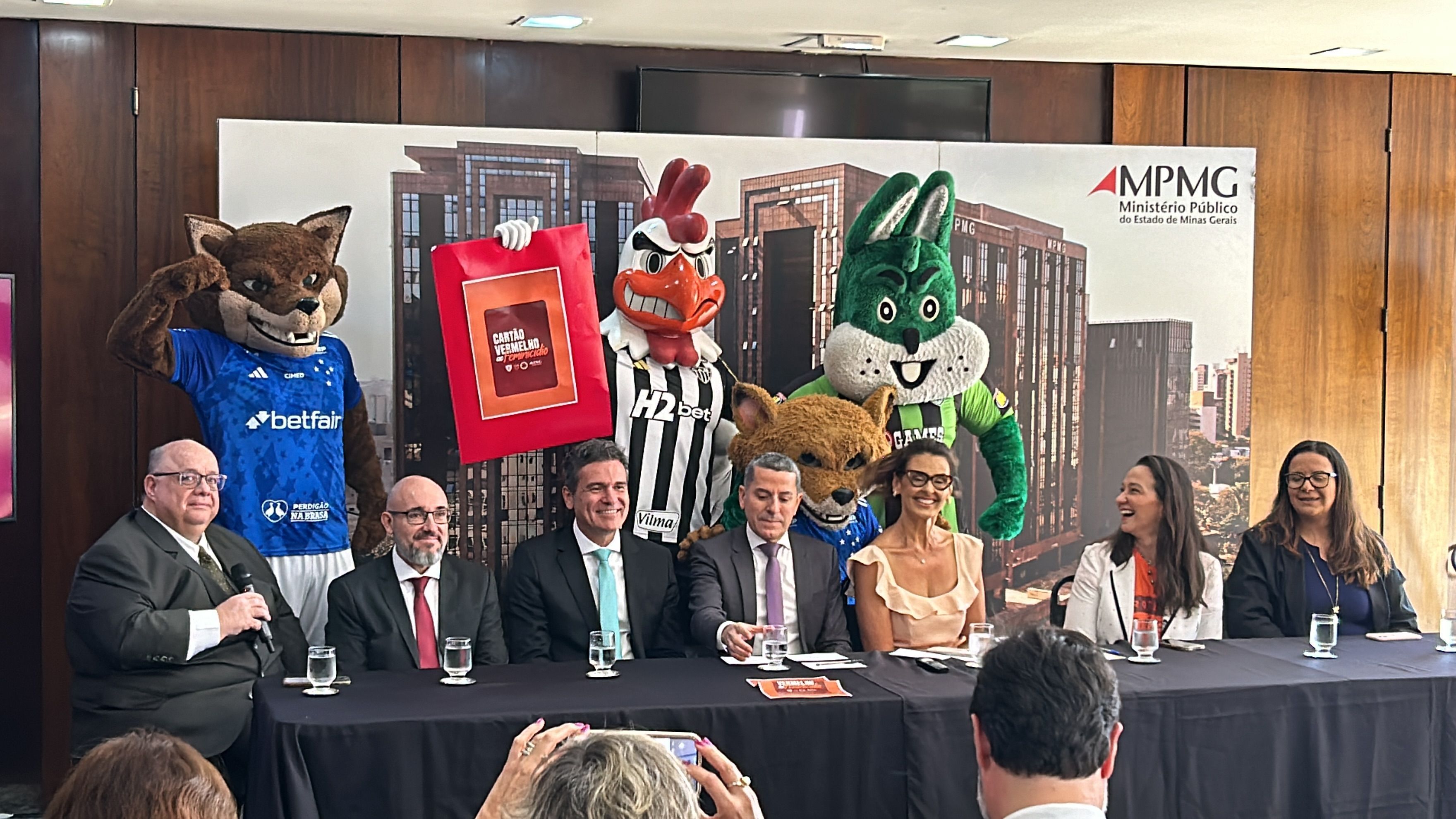 MP e clubes de futebol de MG lançam campanha contra o feminicídio e pelo combate ao machismo