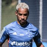 Matheus Pereira surpreende e aparece com 'item de Neymar' em treino do Cruzeiro