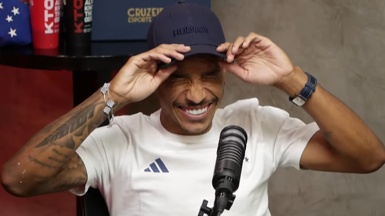 Matheus Pereira, do Cruzeiro, explica ‘briga’ com Cavani e tapa na cara diante do Boca