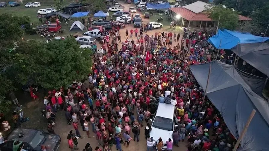 Incêndio mata 9 pessoas em acampamento do MST, e Lula envia ministro para prestar apoio às famílias