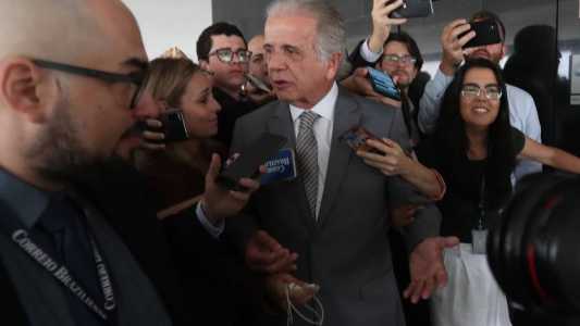 Múcio diz a Lula que, se aparecerem mais militares, serão punidos, dizem fontes.