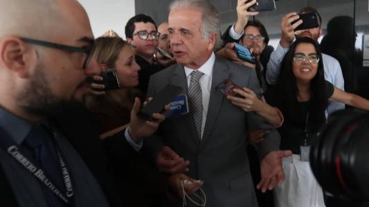 Múcio diz a Lula que, se aparecerem mais militares, serão punidos, dizem fontes.