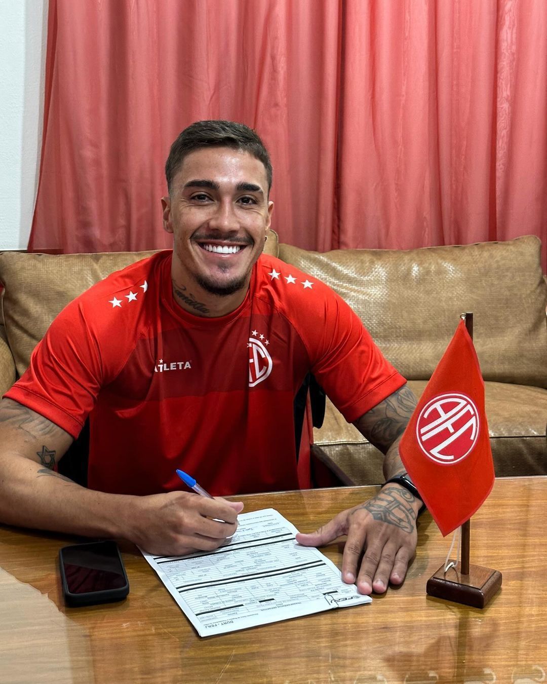 Romário surpreende e faz contratação polêmica para o América-RJ