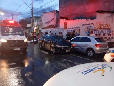 Acidente em Montes Claros envolvendo carro e motocicleta