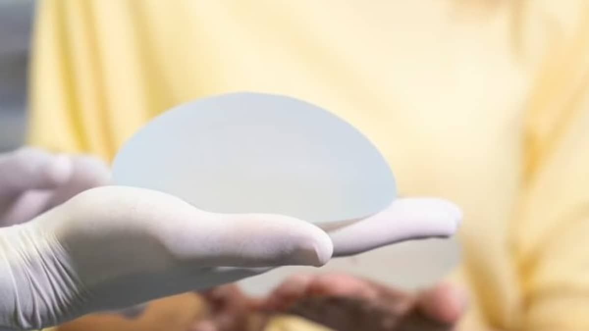 Mulher será indenizada em R$ 40 mil por resultado de implante de silicone nos seios em Juiz de Fora