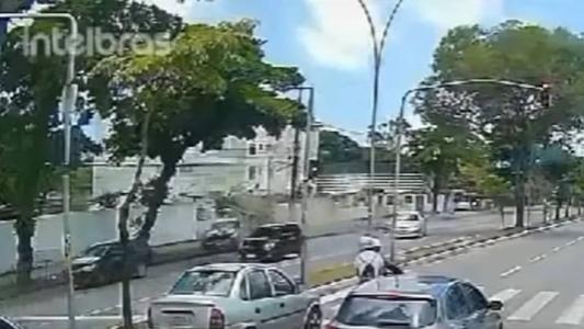 Mulher de 28 anos foi socorrida, mas morreu em decorrência dos ferimentos