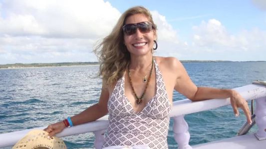 Mulher, de 62 anos, foi encontrada enterrada no quintal da casa onde morava