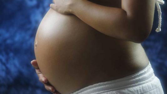 Mulher deu entrada na unidade médica grávida, passou 17 dias internada e teve que amputar a mão
