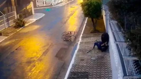 Mulher é agredida e arrastada por ladrão no litoral de SP
