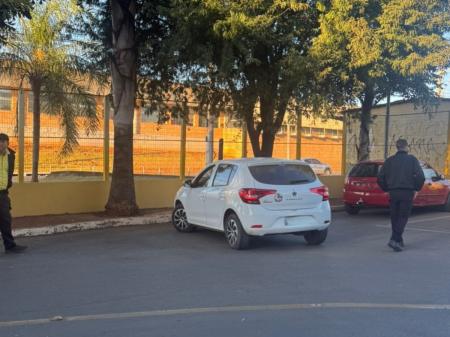 Mulher é flagrada e multada após ir dirigindo a prova do Detran para tirar CNH; veja valor