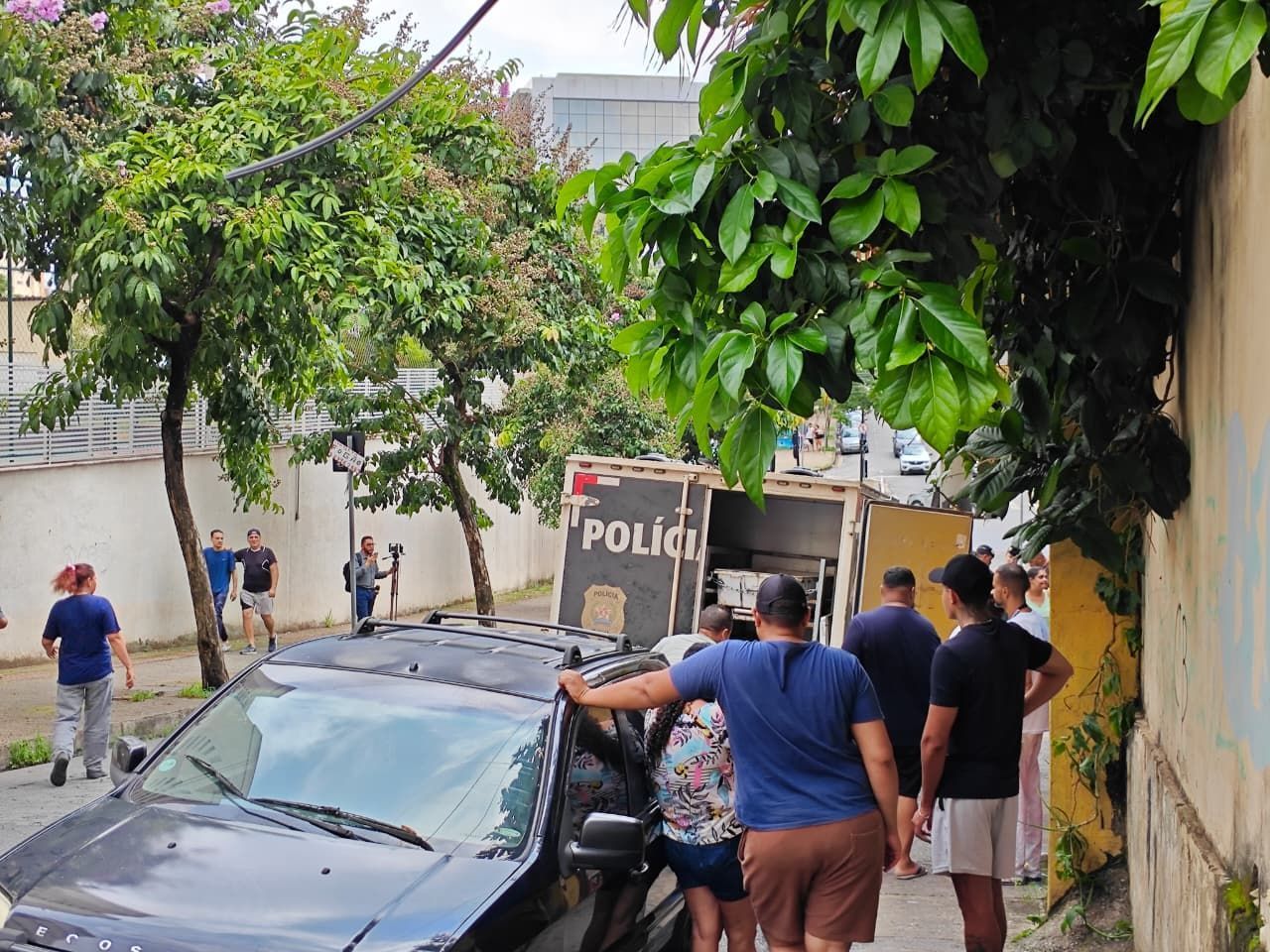 Mulher é morta com seis tiros pelo ex-namorado ao lado da filha, em BH: ‘Papai matou a mamãe’
