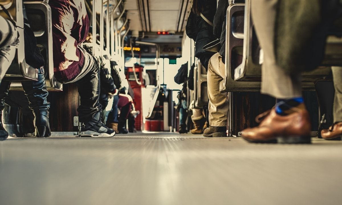 Crime sexual: homem é preso acusado de acariciar seio de mulher em ônibus que que ia do RJ a BH