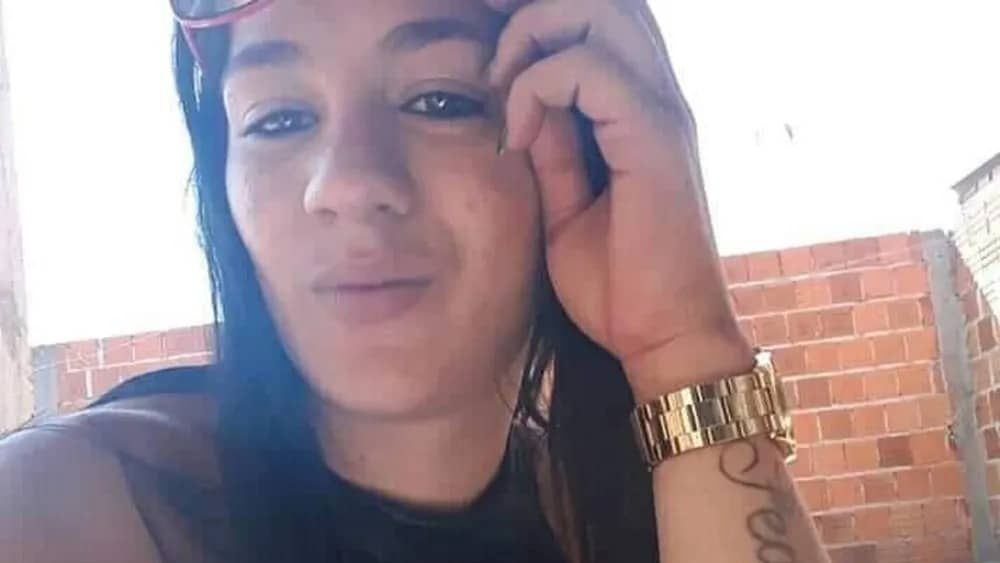 Mulher é morta a tiros em casa na presença do filho de 3 anos em SP 