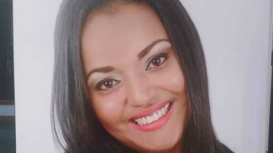 Mulher foi morta a facadas pelo marido na frente das filhas