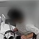 Vídeo: mulher furta iPhone 14 após 'comer' cabo que prendia aparelho na bancada  