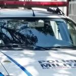 Mulher tem filho apreendido com drogas, discute com PM e acaba presa ao chamá-lo de macaco em BH
