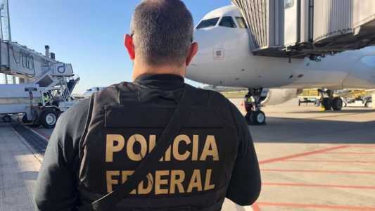 Mulher foi presa quanto tentava embarcar para a França