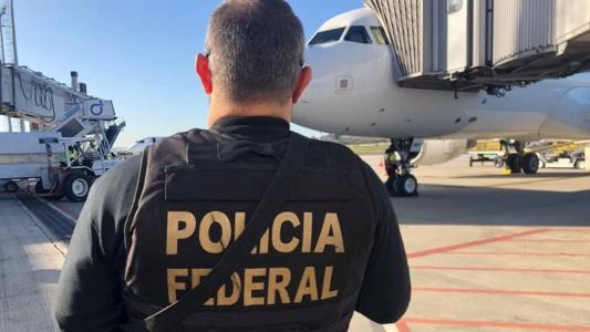 Mulher foi presa quanto tentava embarcar para a França