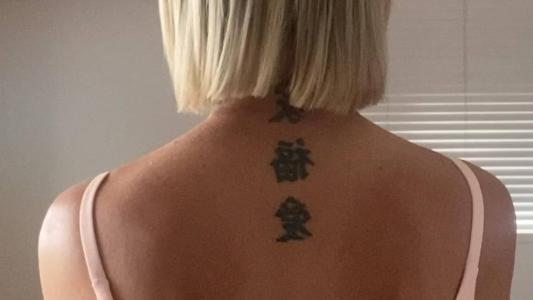 Mulher publicou foto da "tatuagem intimidadora" no Facebook