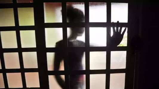 Mulher teria negociado venda de fotos íntimas da filha de oito anos; imagem meramente ilustrativa